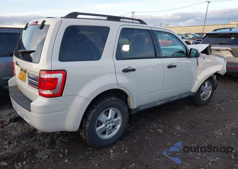 2009 Ford Escape Xlt z USA, uszkodzony, nr VIN 1FMCU03G99KC25282